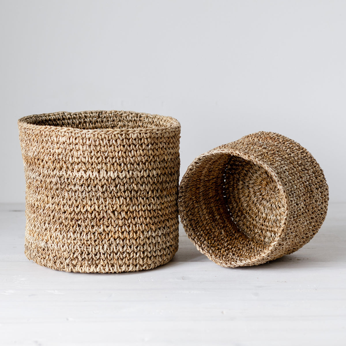 https://arthacollections.com/cdn/shop/products/planter-basket-handwoven-banana-fiber-large_1200x.jpg?v=1636372682